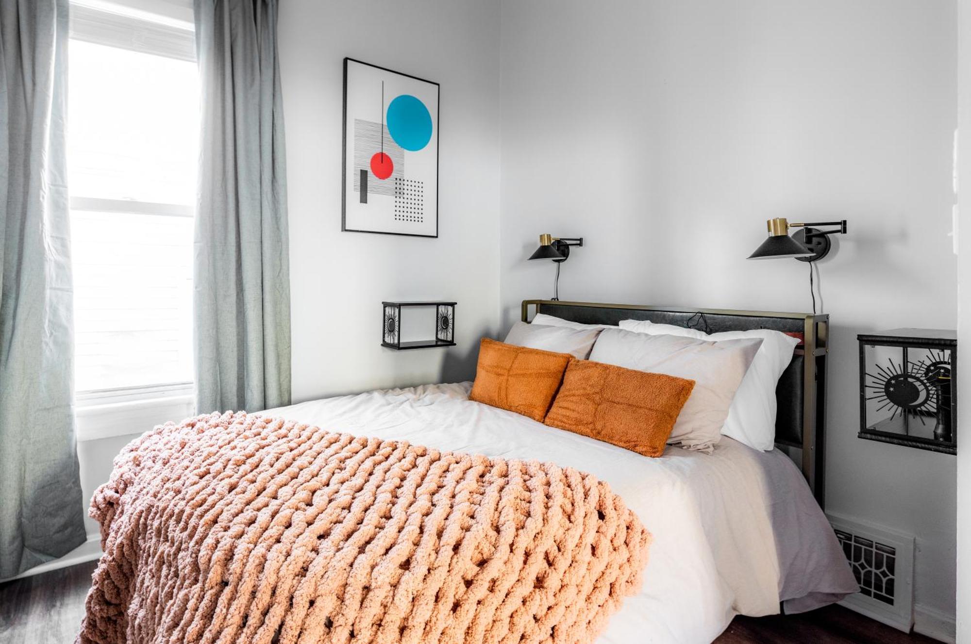 Mid-Century Modern Retreat In Little Italy Appartement Cleveland Buitenkant foto