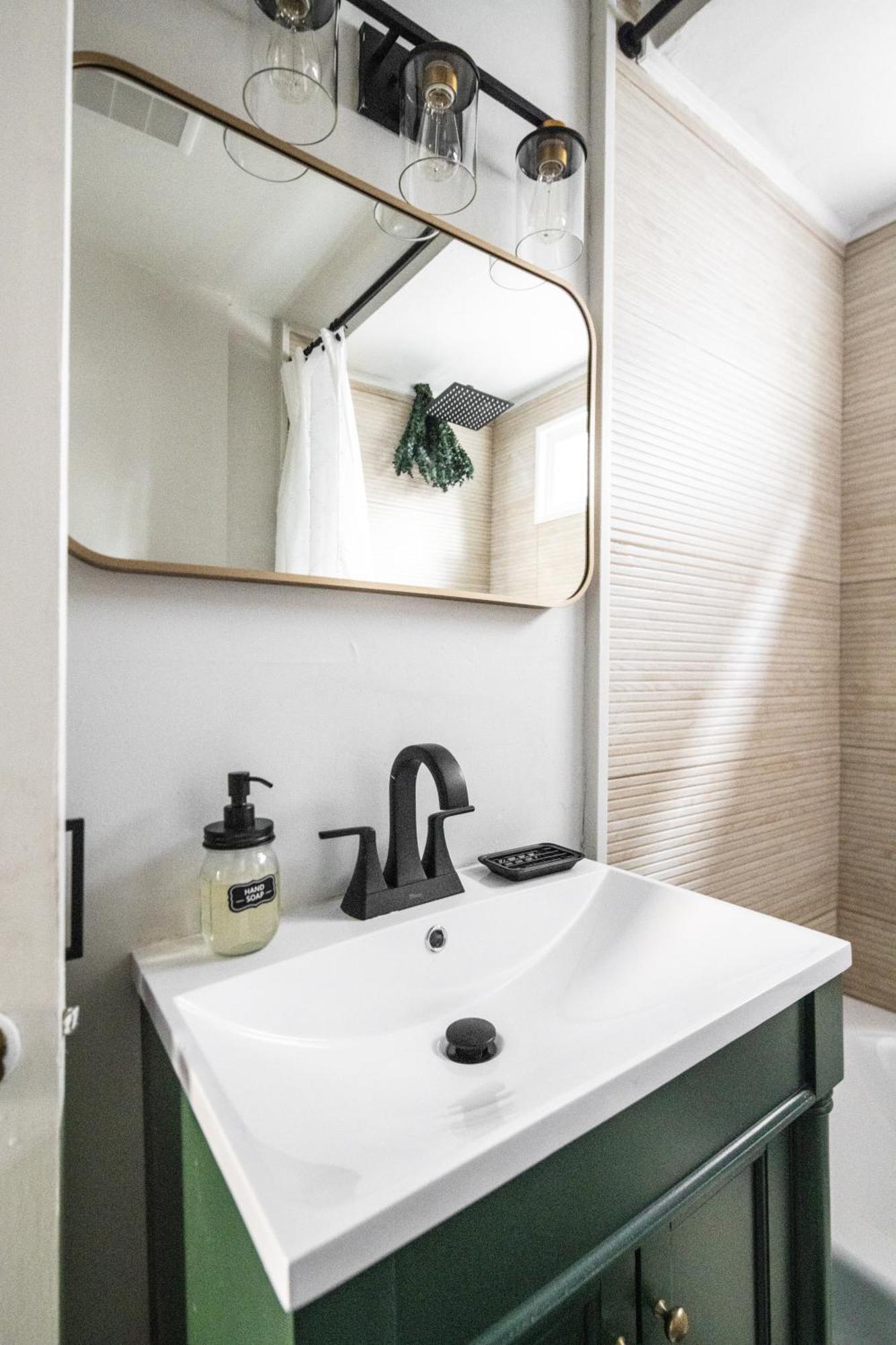 Mid-Century Modern Retreat In Little Italy Appartement Cleveland Buitenkant foto